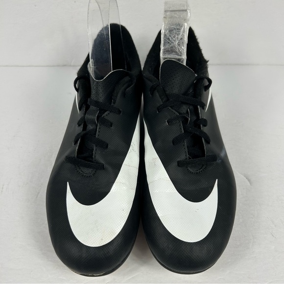 💕 Youth Nike Black and White Soccer Cleats 6Y - Picture 1 of 8